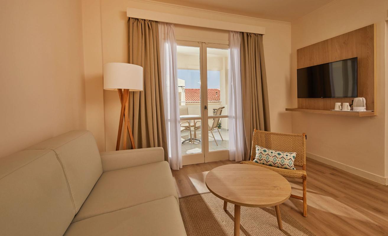 JUNIOR SUITE INTERIOR VIEW  AluaSoul Zakynthos (Adults Only) Tragaki JUNIOR SUITE INTERIOR VIEW  AluaSoul Zakynthos (Adults Only) Tragaki